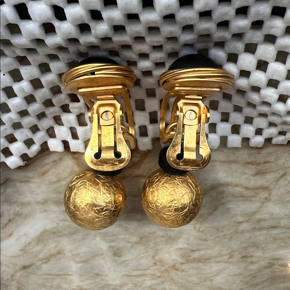 Gold Earrings by - Picture 3 of 8